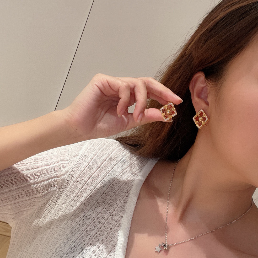 大号👼【】布契拉提 Buccellati 意大利高级珠宝品牌 复古宫廷风带钻拉丝四叶草贝壳玛瑙玉髓耳钉 