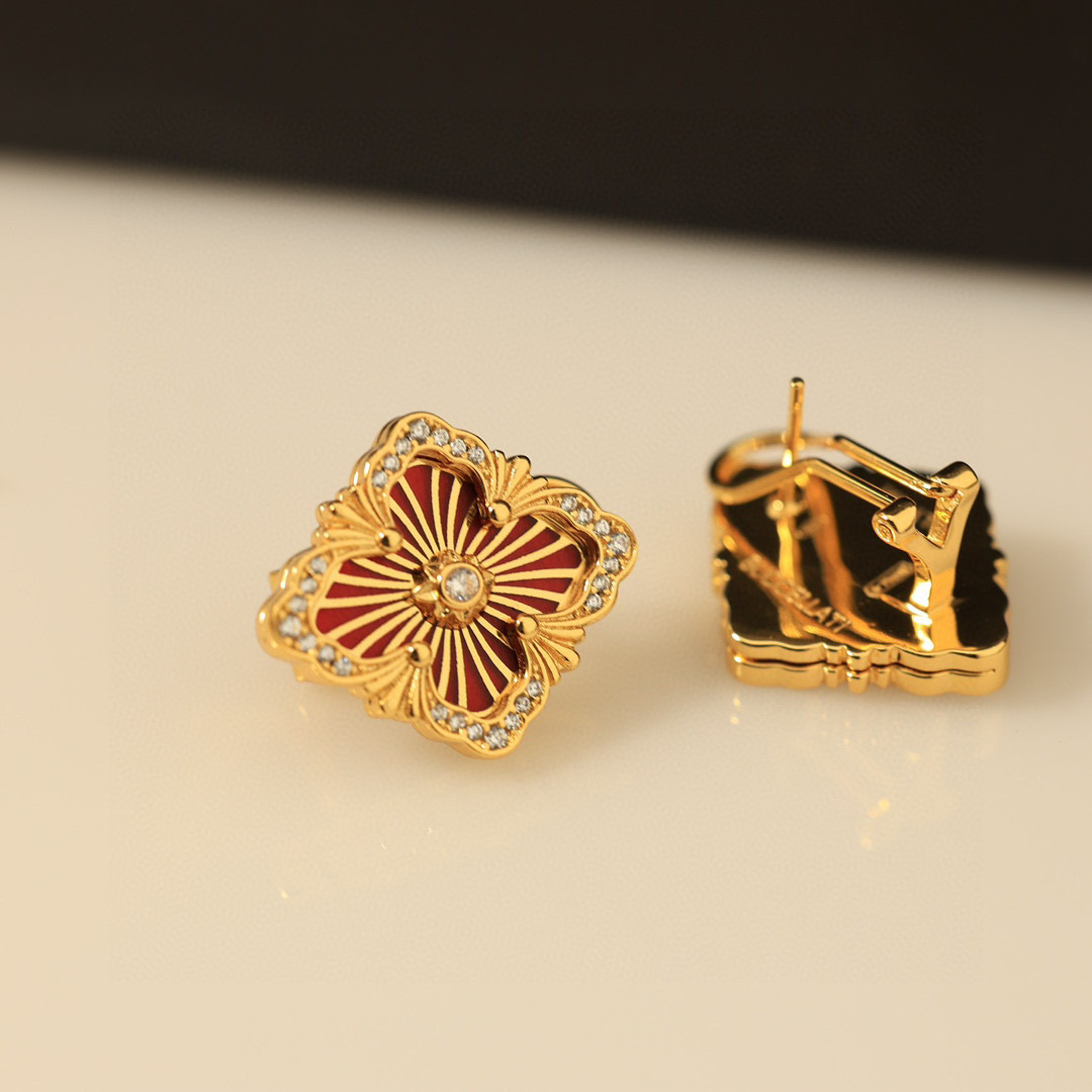 大号👼【】布契拉提 Buccellati 意大利高级珠宝品牌 复古宫廷风带钻拉丝四叶草贝壳玛瑙玉髓耳钉 