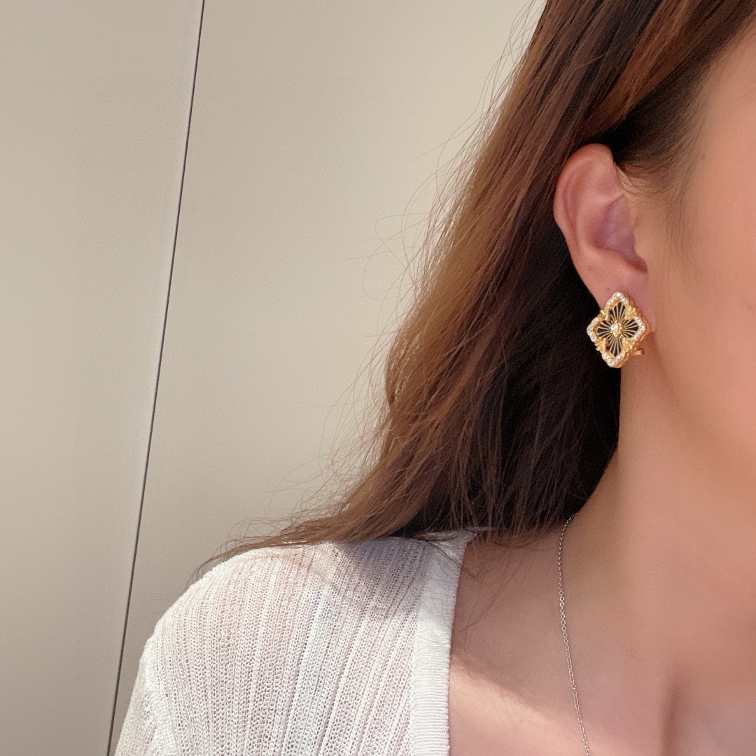大号👼【】布契拉提 Buccellati 意大利高级珠宝品牌 复古宫廷风带钻拉丝四叶草贝壳玛瑙玉髓耳钉 