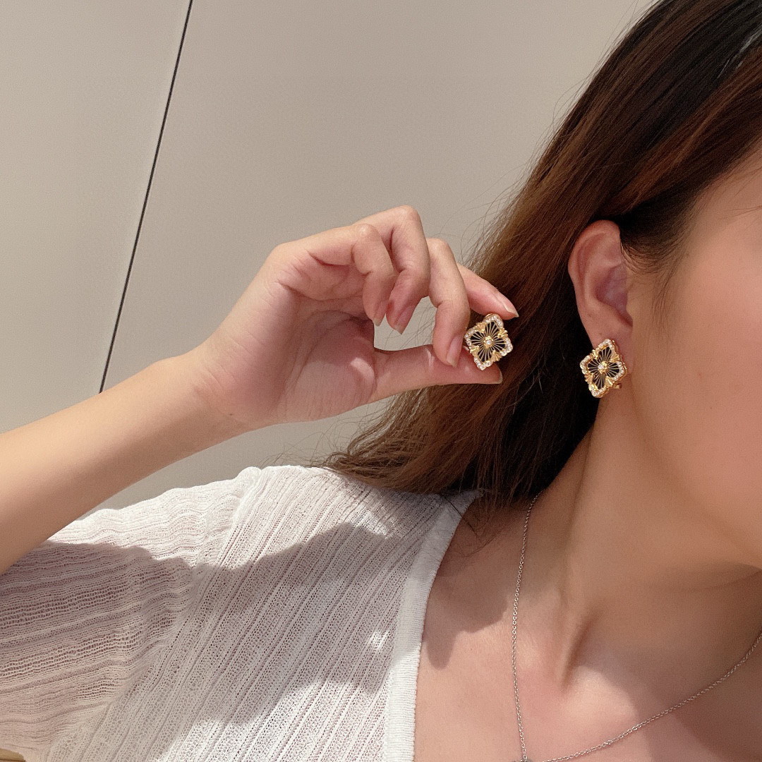 大号👼【】布契拉提 Buccellati 意大利高级珠宝品牌 复古宫廷风带钻拉丝四叶草贝壳玛瑙玉髓耳钉 