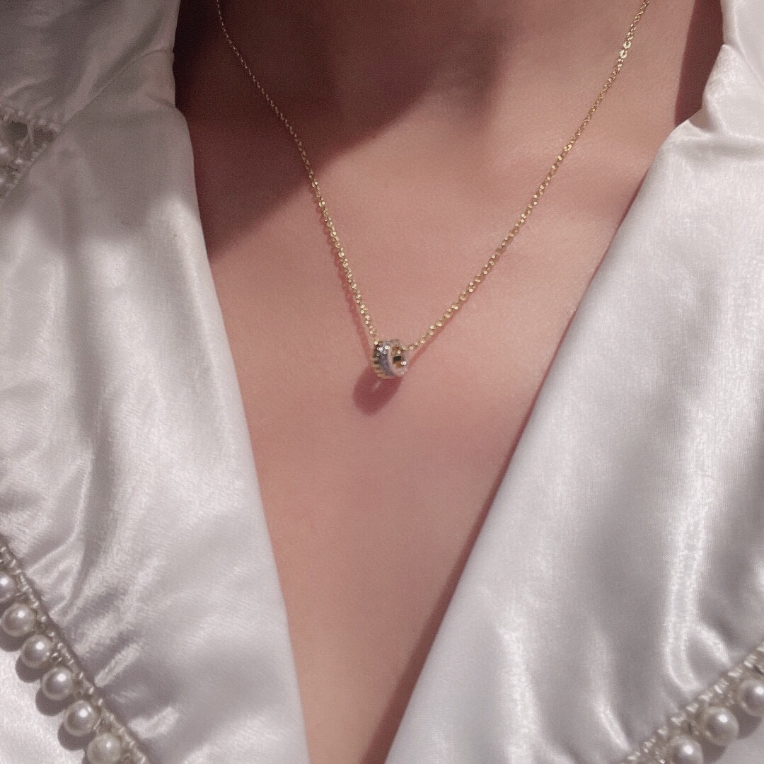 宝诗龙项链💧SERPENT BOHÈME项链。典经而现代，镶钻合契现今新的审美。V金材质 厚金电镀 ，带