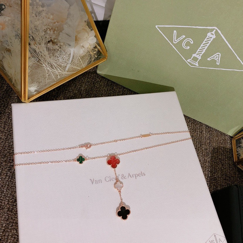 👼【】Van Cleef & ArPels 梵克雅宝四叶草系列 混搭大小四叶草🍀绿叶 项链出货 德国进口