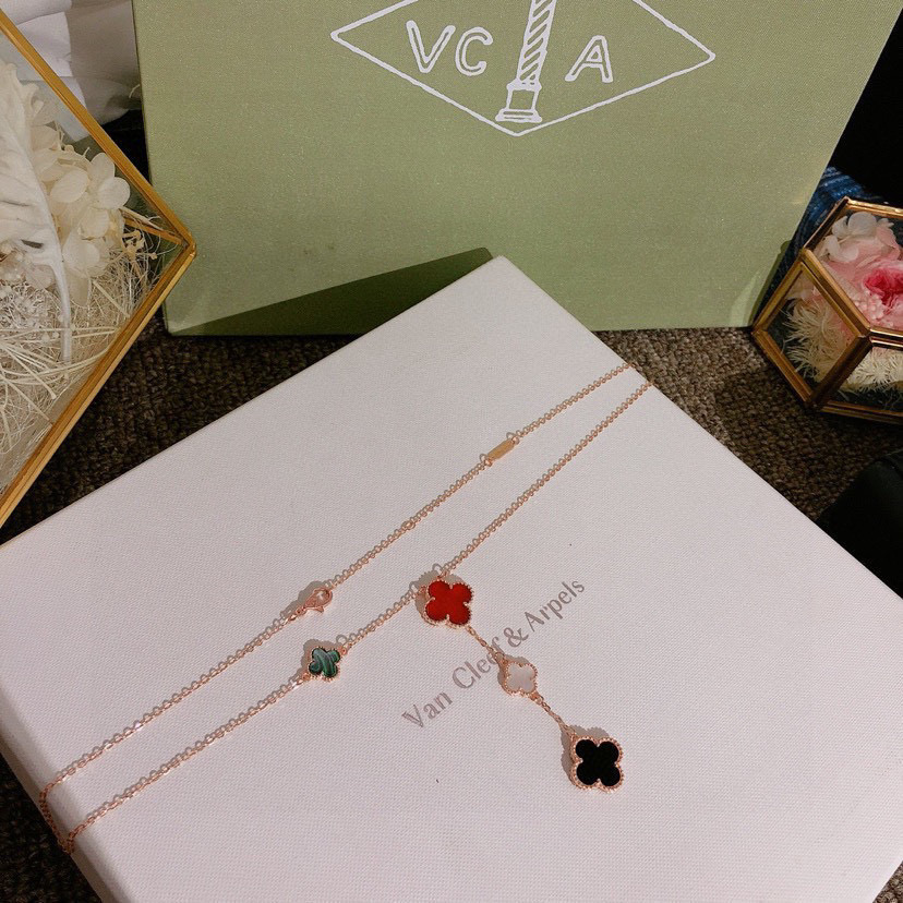 👼【】Van Cleef & ArPels 梵克雅宝四叶草系列 混搭大小四叶草🍀绿叶 项链出货 德国进口
