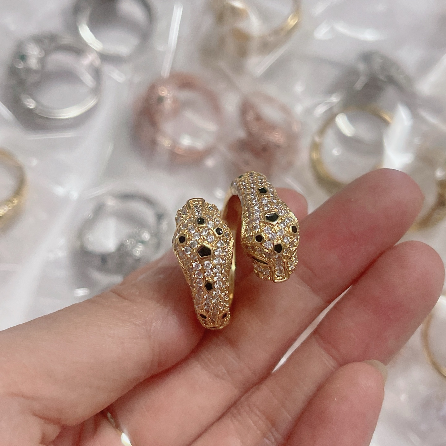 Cartier 豹子戒指 豹戒指霸气双豹头满钻 戒指 Panthère de Cartier花纹豹手镯