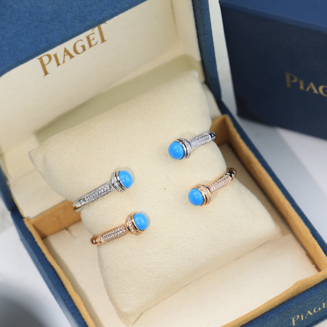 ❤️100包邮/原单代购级别
伯爵手镯👼【925058】伯爵专柜最新款宝石转动系列手镯，可以转动的手镯，太有意思了❗美呆美呆了🎈🎈真心美到不行🎈🎈精选V金材质，带logo。独家老师傅转动工艺，Au750电镀层厚金电镀 。