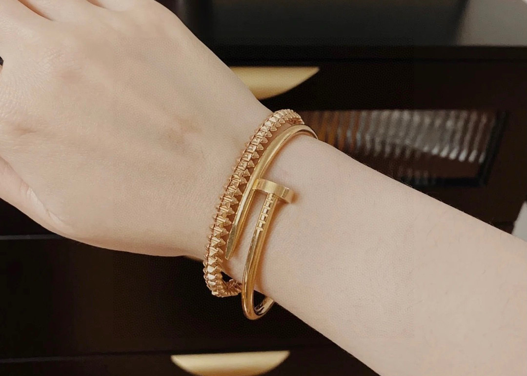 Cartier 精工版本 Clash de Cartier铆钉手镯