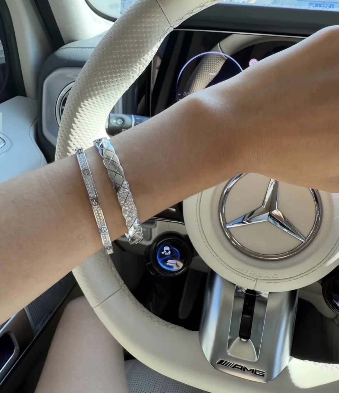 CNC高版本 香奈儿 COCO CRUSH系列手镯斜钻菱格纹手镯 BEIGE双C小香菱形格经典花纹V金手