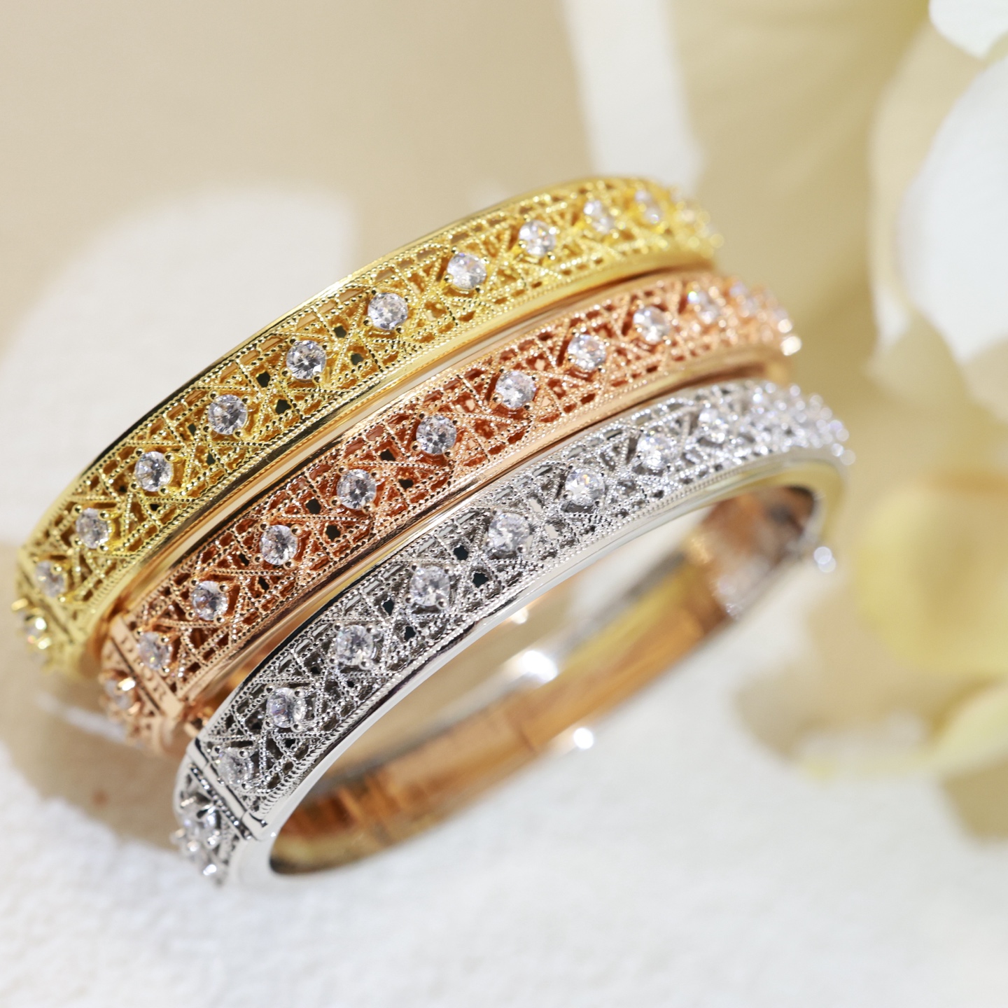 👼】新款蕾丝手镯🆕 Dior 迪奥手镯💍代购级别 原版铜材质一比一 淑女气质满满 入手绝对不会出错 💗上