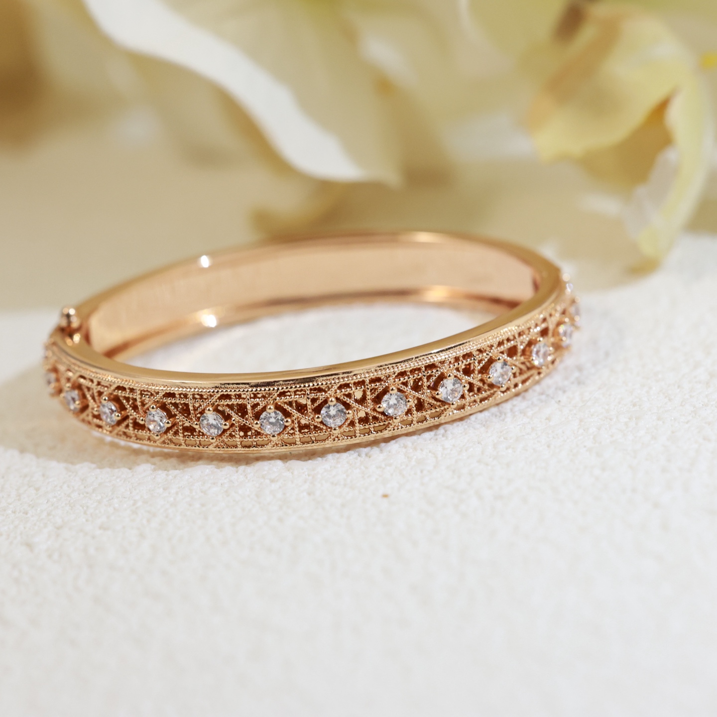 👼】新款蕾丝手镯🆕 Dior 迪奥手镯💍代购级别 原版铜材质一比一 淑女气质满满 入手绝对不会出错 💗上