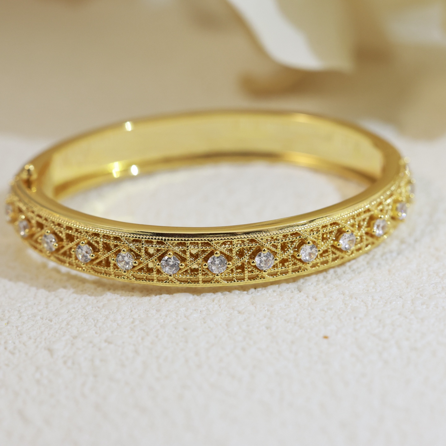 👼】新款蕾丝手镯🆕 Dior 迪奥手镯💍代购级别 原版铜材质一比一 淑女气质满满 入手绝对不会出错 💗上