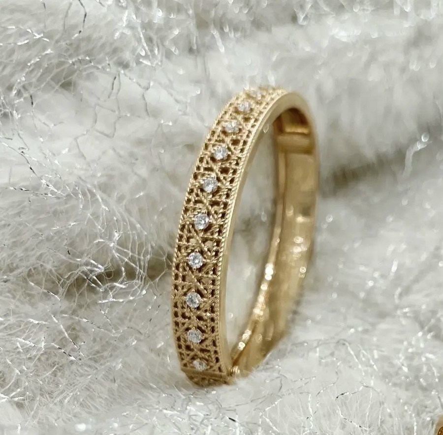 👼】新款蕾丝手镯🆕 Dior 迪奥手镯💍代购级别 原版铜材质一比一 淑女气质满满 入手绝对不会出错 💗上