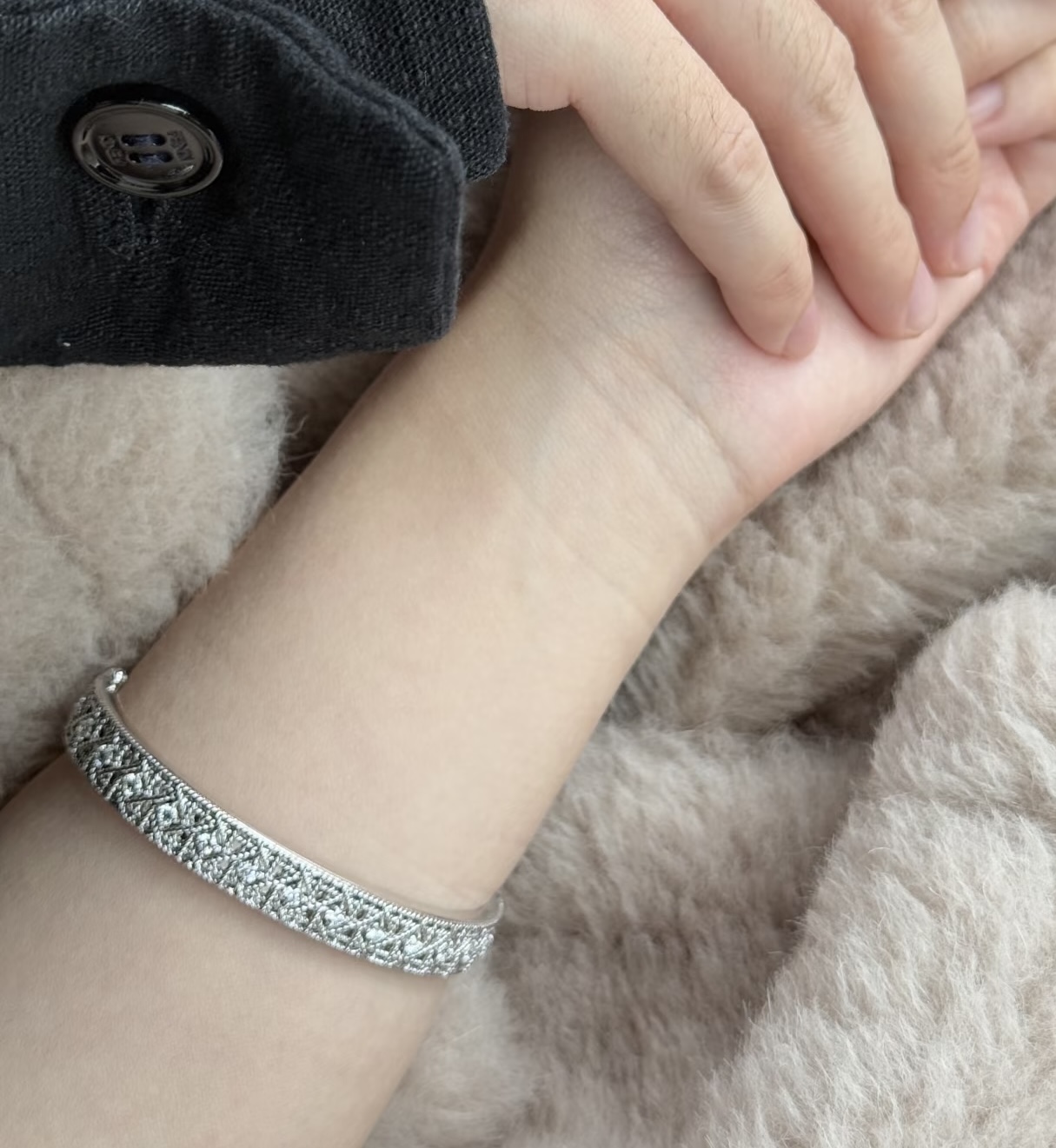 👼】新款蕾丝手镯🆕 Dior 迪奥手镯💍代购级别 原版铜材质一比一 淑女气质满满 入手绝对不会出错 💗上