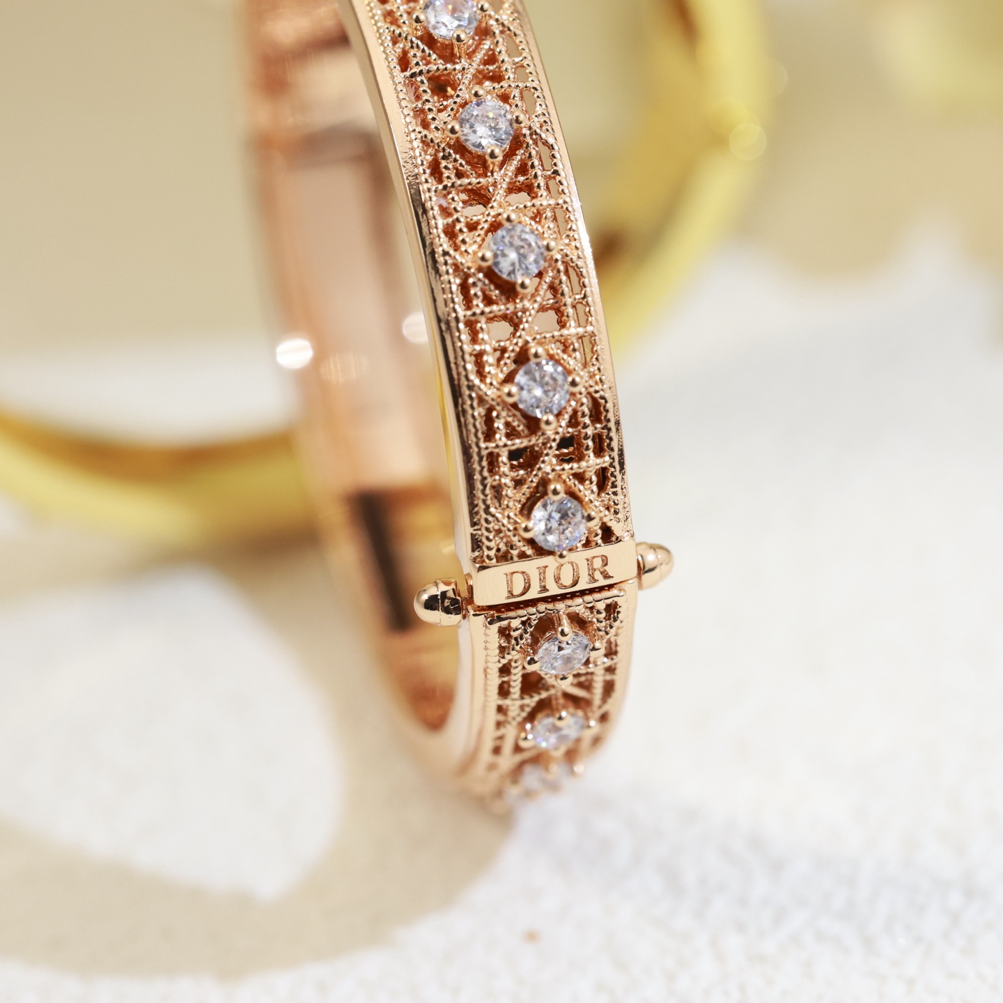 👼】新款蕾丝手镯🆕 Dior 迪奥手镯💍代购级别 原版铜材质一比一 淑女气质满满 入手绝对不会出错 💗上
