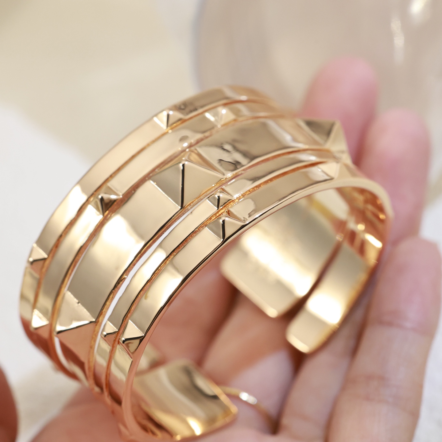 宽版👼爱马仕手镯新款奢侈 铆钉手镯🌹 独家定制首发 大牌 经典 手镯！高端复刻 实心亚金材质 优雅气质 