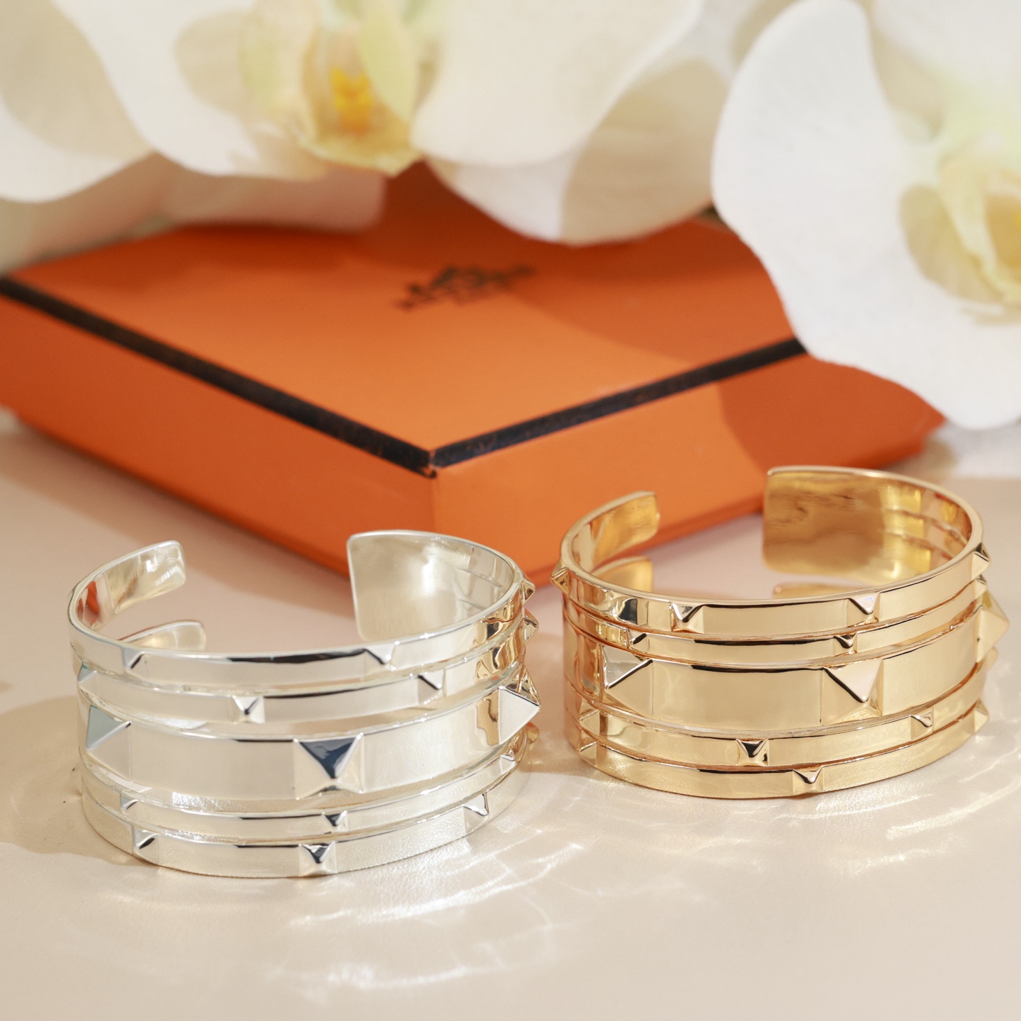 宽版👼爱马仕手镯新款奢侈 铆钉手镯🌹 独家定制首发 大牌 经典 手镯！高端复刻 实心亚金材质 优雅气质 