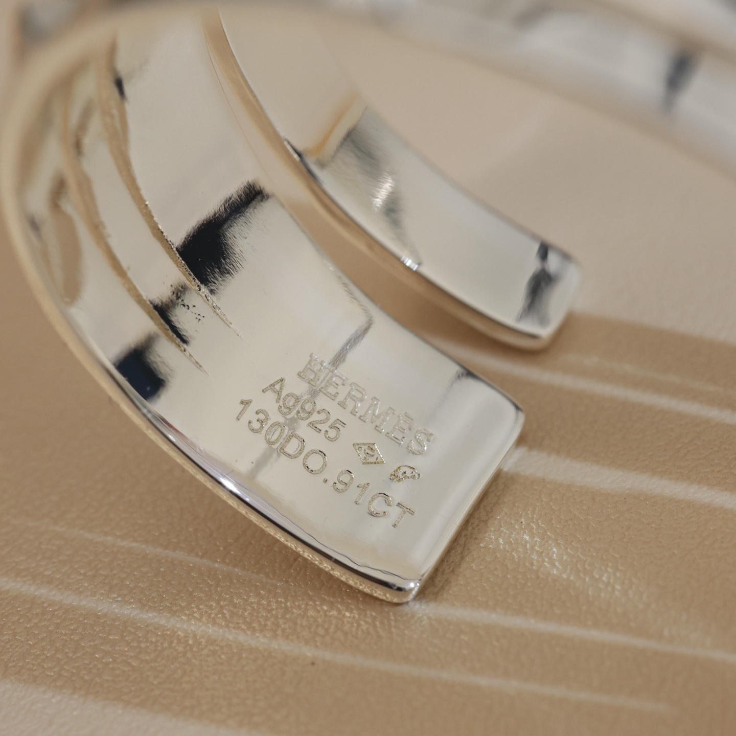 宽版👼爱马仕手镯新款奢侈 铆钉手镯🌹 独家定制首发 大牌 经典 手镯！高端复刻 实心亚金材质 优雅气质 