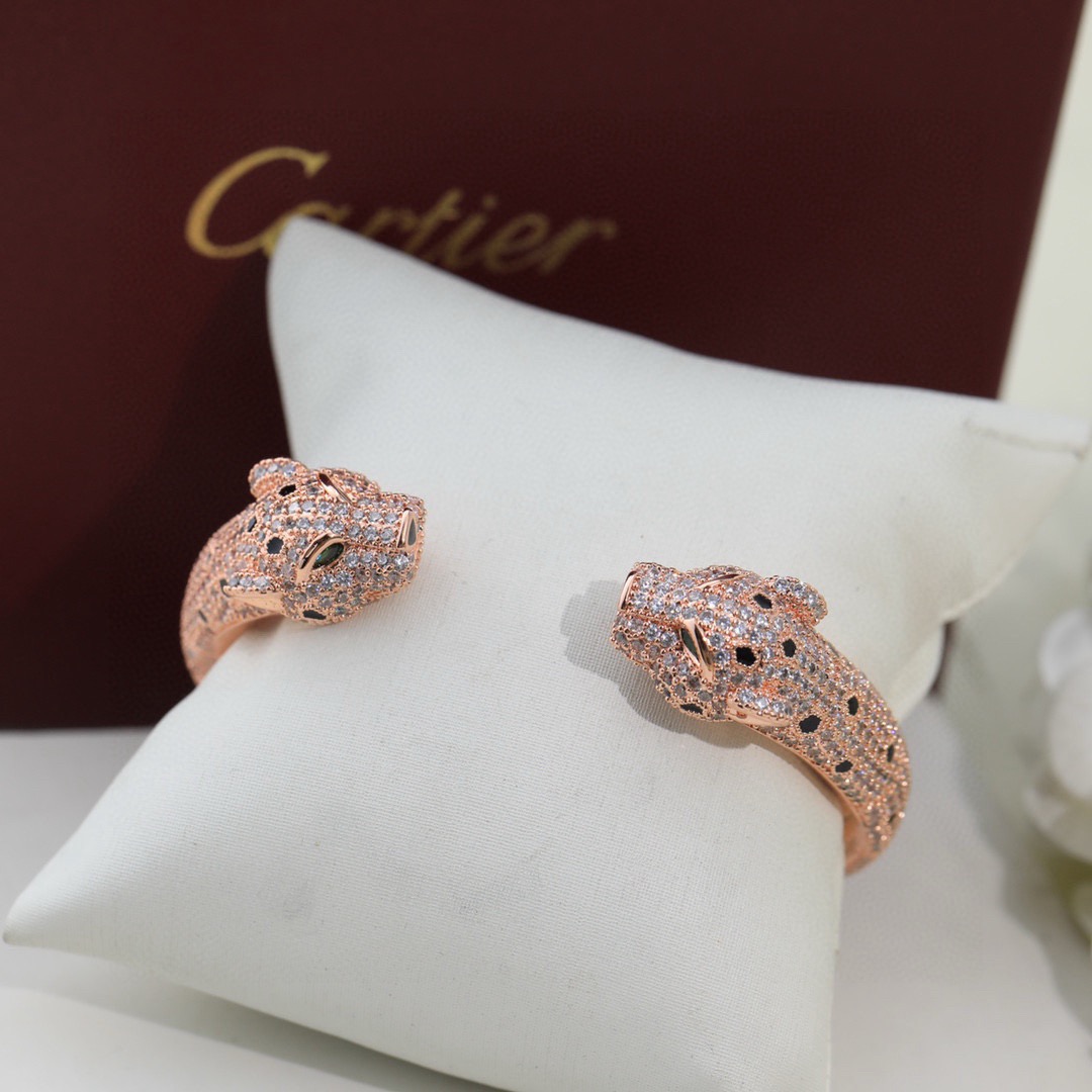 👼】霸气豹头满钻爆款手镯。Panthère de Cartier豹子手镯，18K黄金！圆形明亮式切割钻石