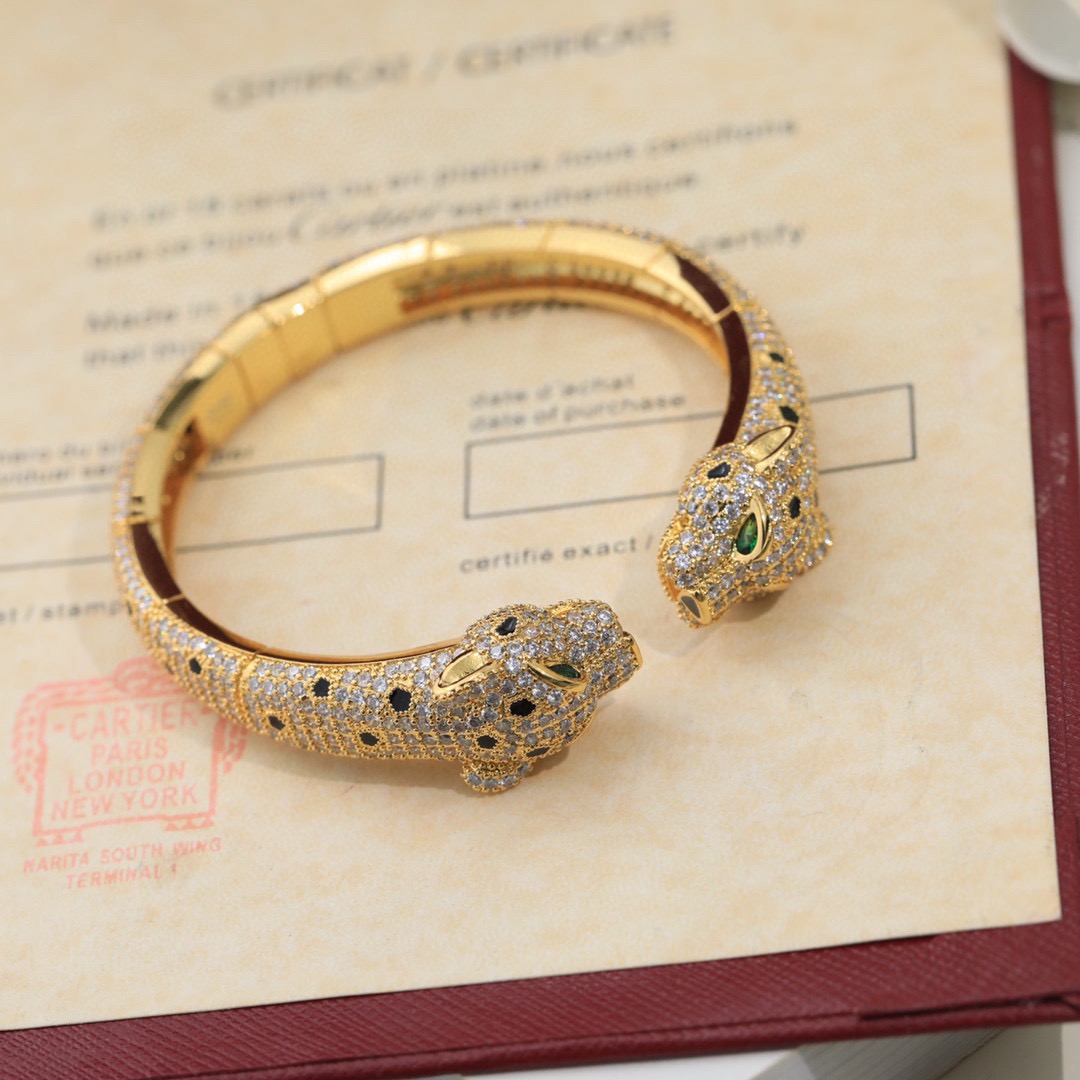 👼】霸气豹头满钻爆款手镯。Panthère de Cartier豹子手镯，18K黄金！圆形明亮式切割钻石