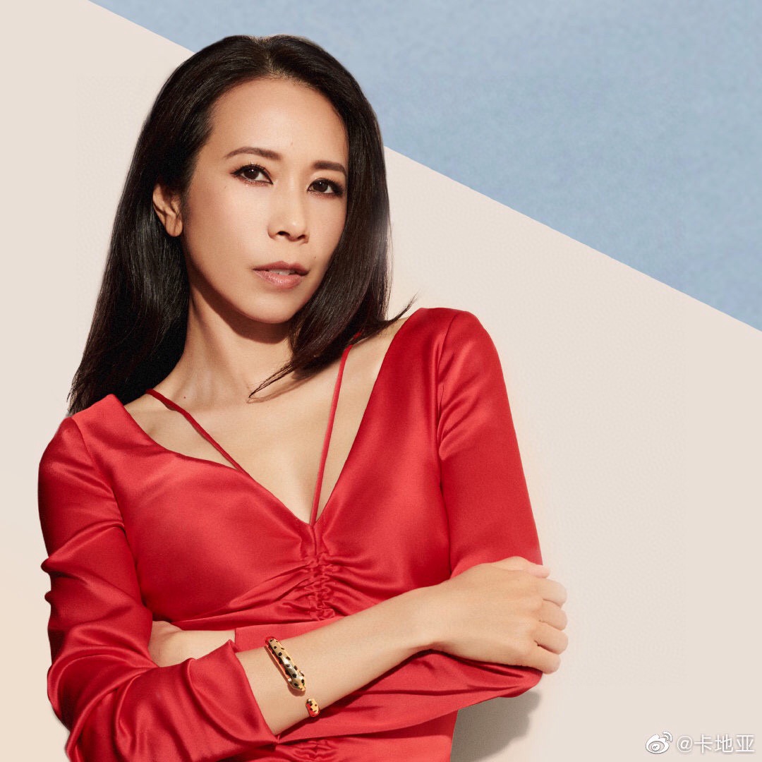 新款手镯👼霸气花斑黑豹镶钻手镯。Panthère de Cartier豹子手镯，电镀18K金！圆形明亮式