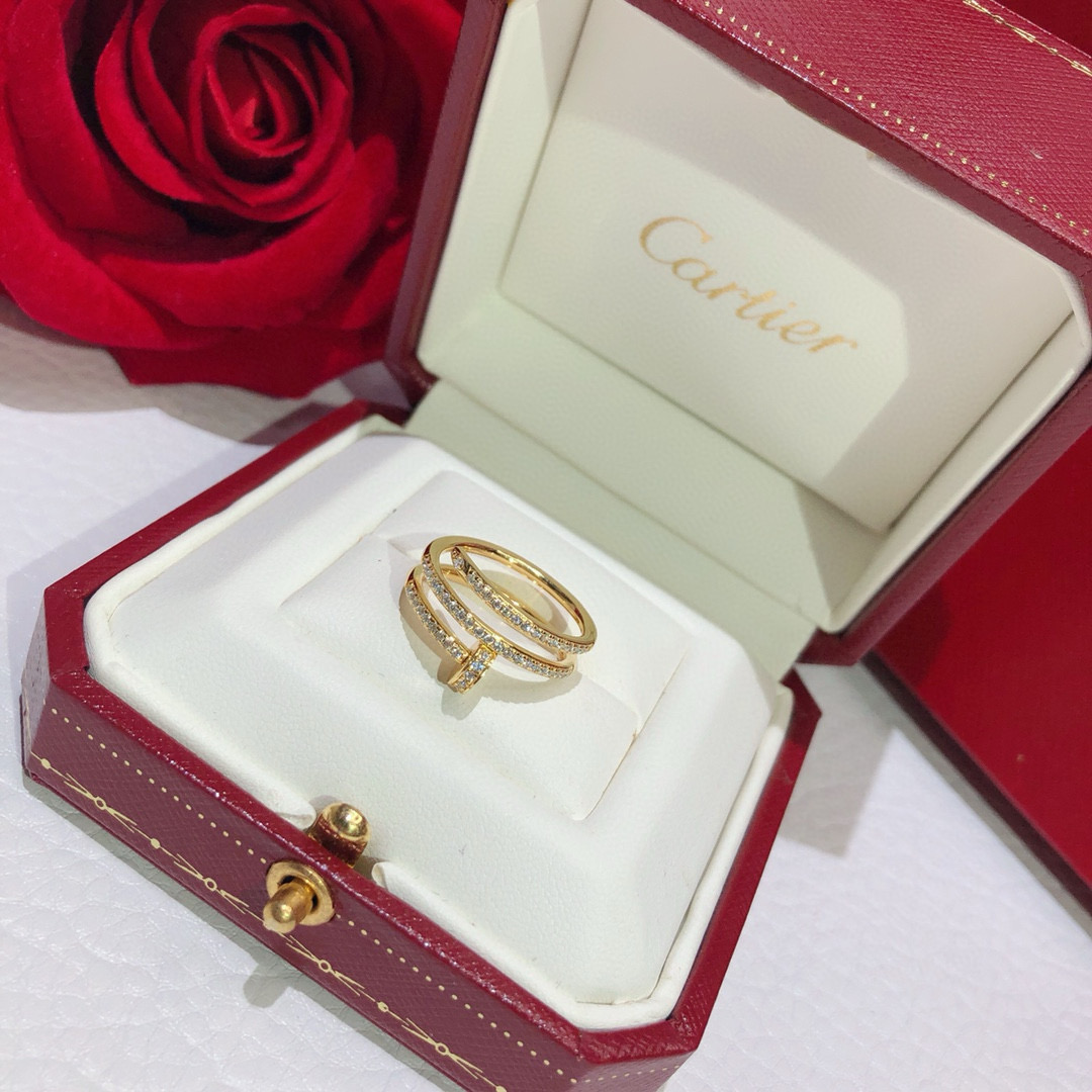 Cartier 卡地亚Cartier钉子 新款 双层 戒指 卡地亚 杰作 经久不衰 传奇 一直流行无需多说 亚金材质