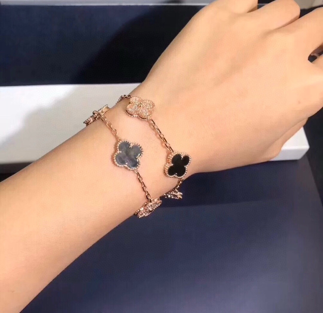 梵克雅宝手链 精工高版本👼】vca限量新色，非常惊喜的绿孔雀石v c a中号间钻四叶草五花手链，s925