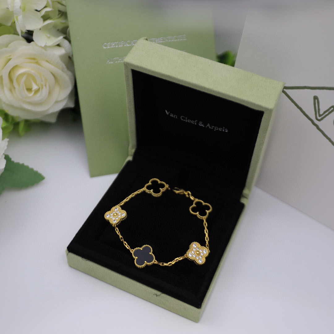 梵克雅宝手链 精工高版本👼】vca限量新色，非常惊喜的绿孔雀石v c a中号间钻四叶草五花手链，s925