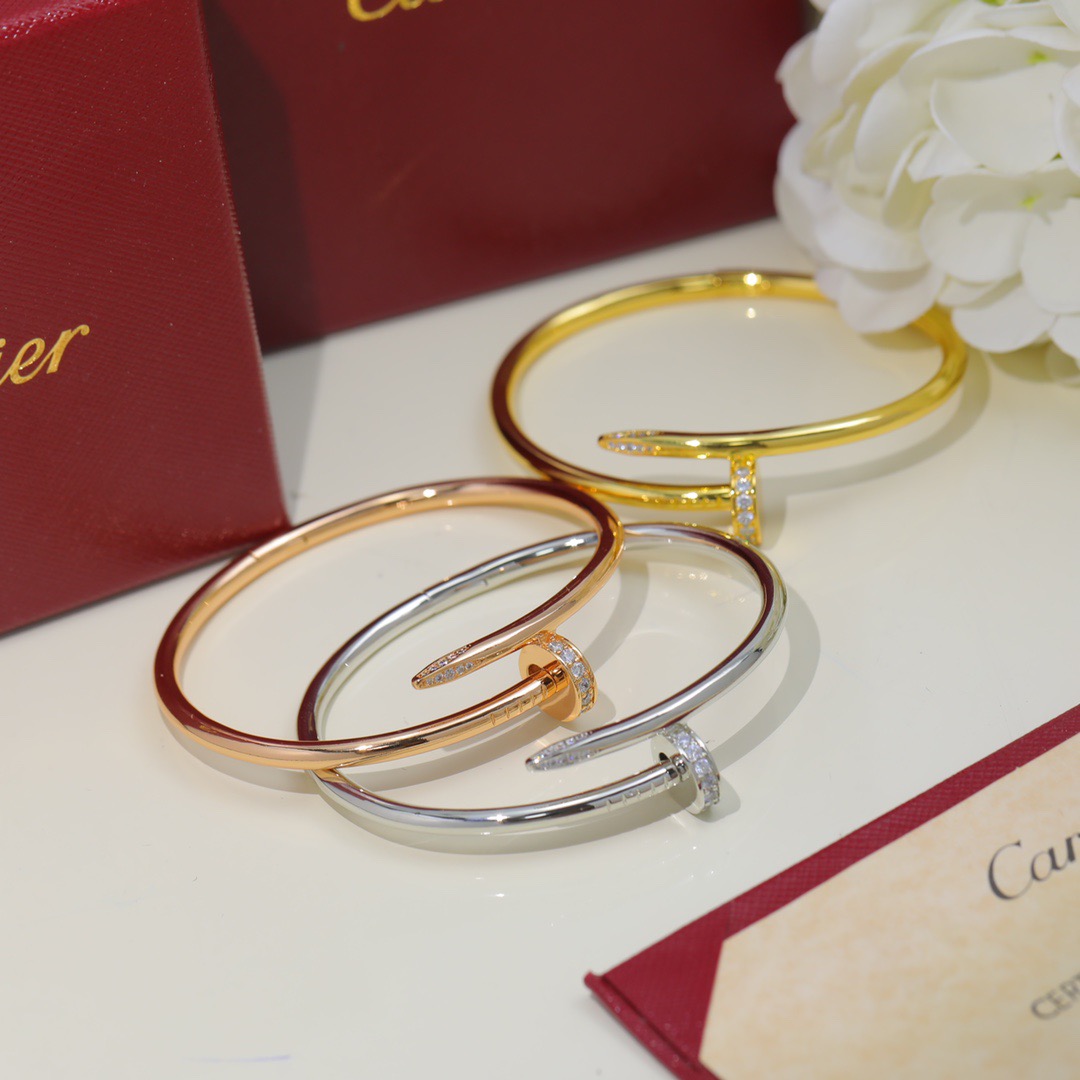 Cartier Cartier 卡地亚带钻钉子手镯 Juste un Clou系列艺术设计展亮相米兰