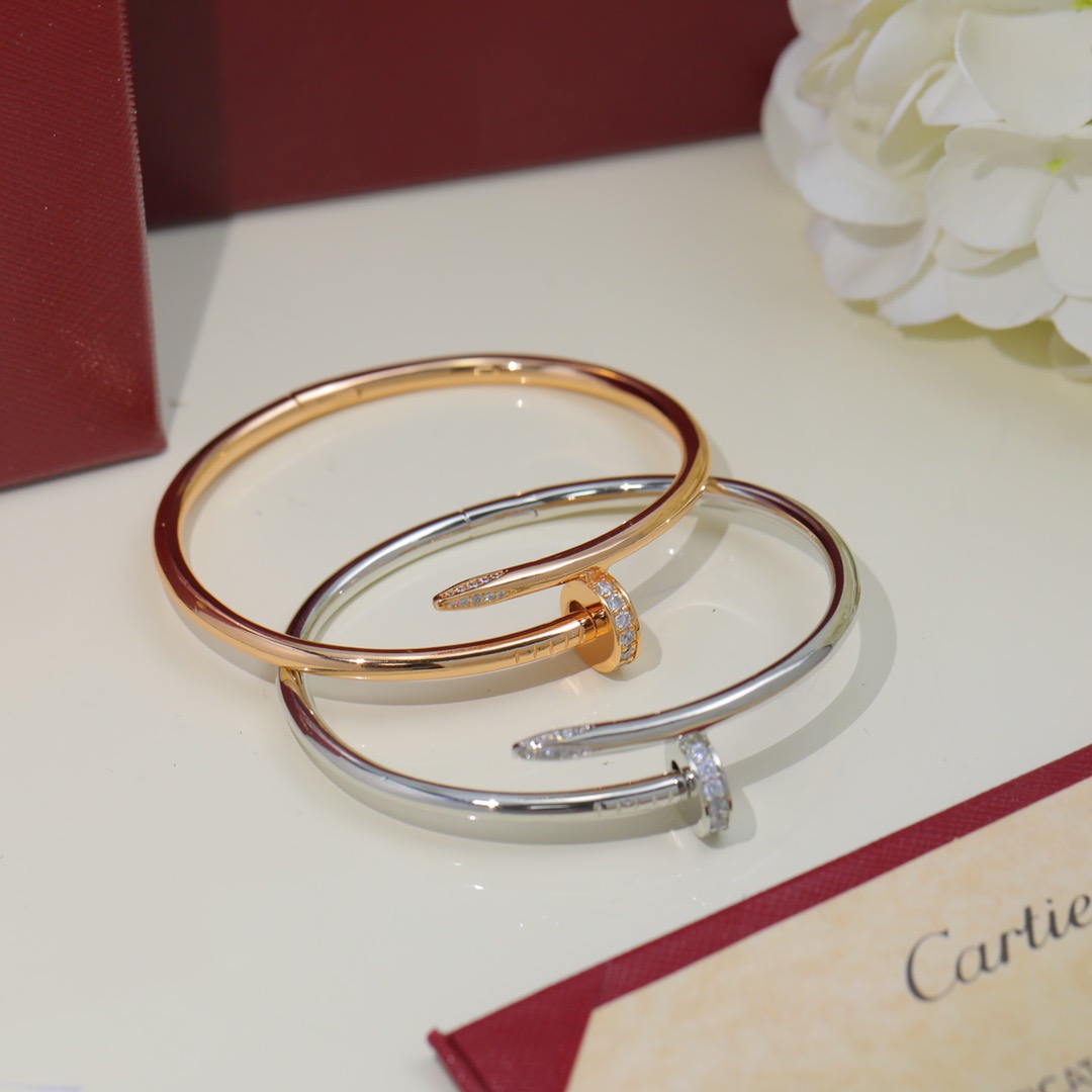 Cartier Cartier 卡地亚带钻钉子手镯 Juste un Clou系列艺术设计展亮相米兰