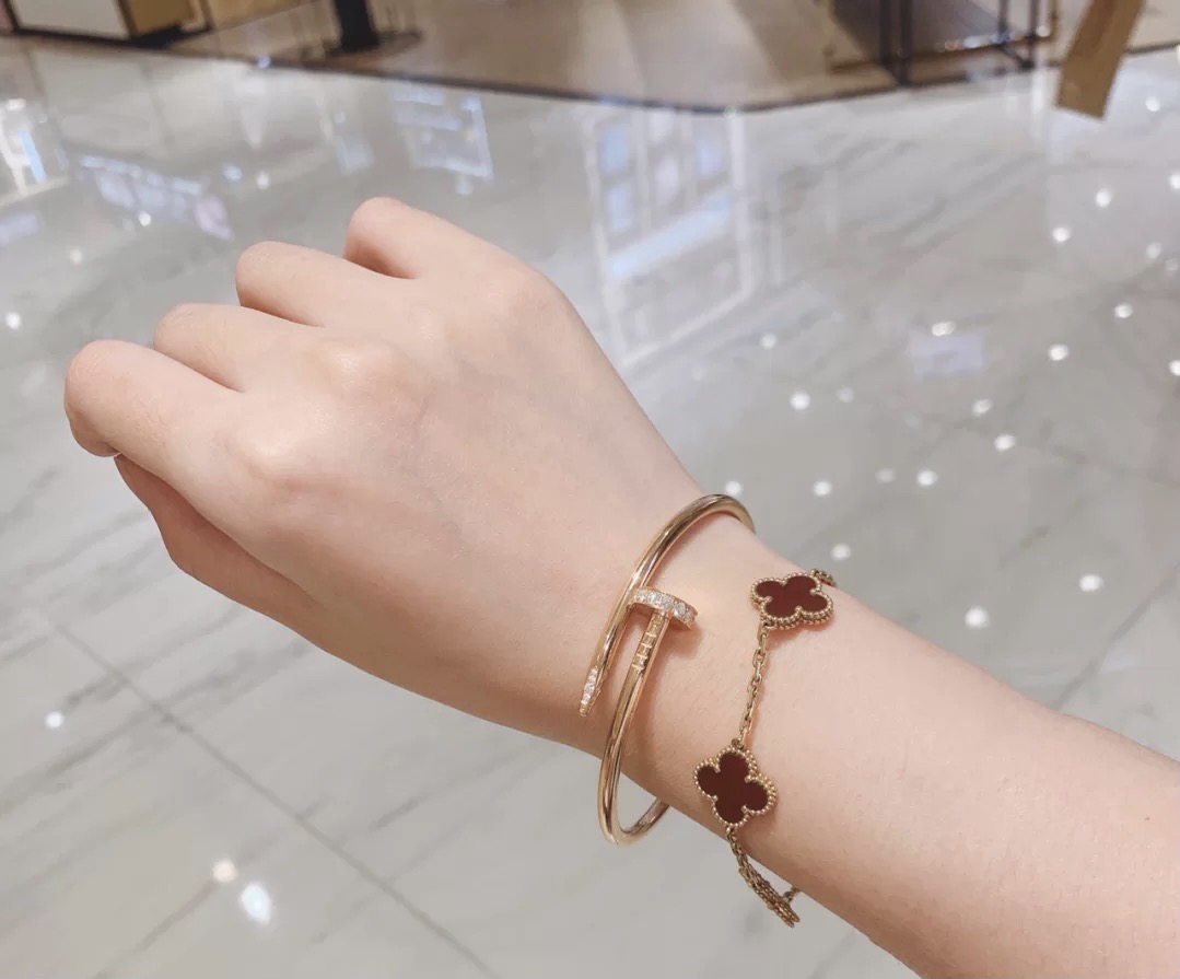 Cartier Cartier 卡地亚带钻钉子手镯 Juste un Clou系列艺术设计展亮相米兰