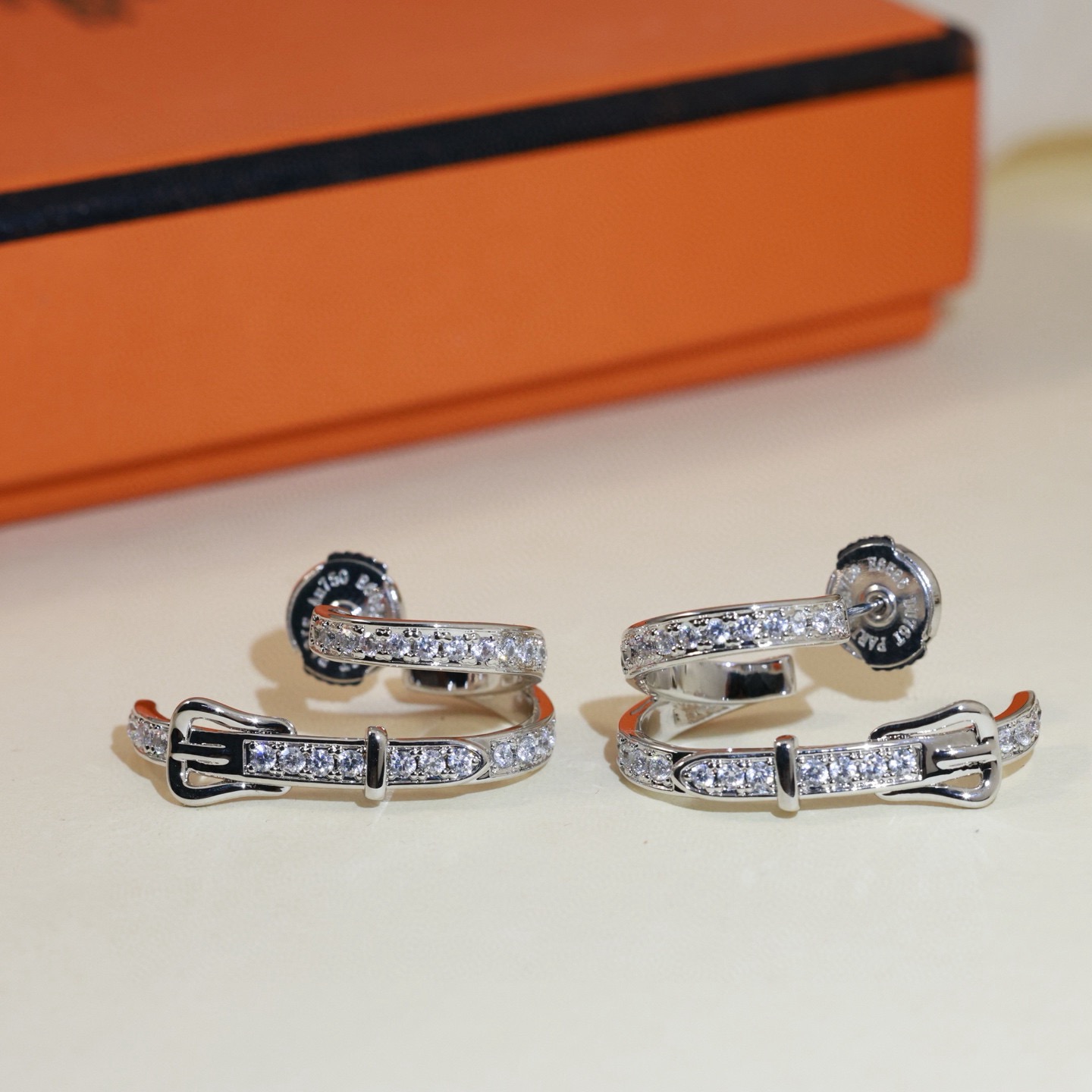 Hermès 精工版本 Hermes 爱马仕皮带扣满钻耳钉 纯银耳针 亚金材质 配飞碟耳塞