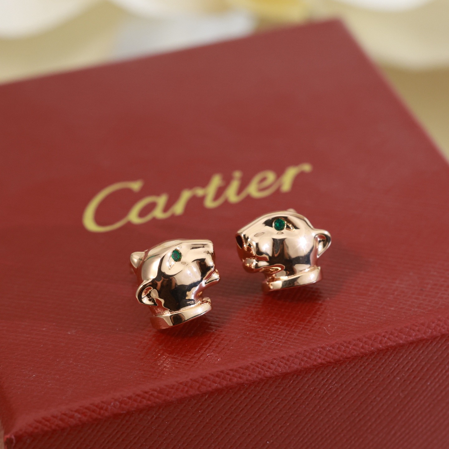 Cartier 奢华 卡地亚 豹子耳钉 卡地亚耳钉无钻版本 款 925纯银针 同亚金材质 镶钻奢华耳吊 女神 显脸瘦
