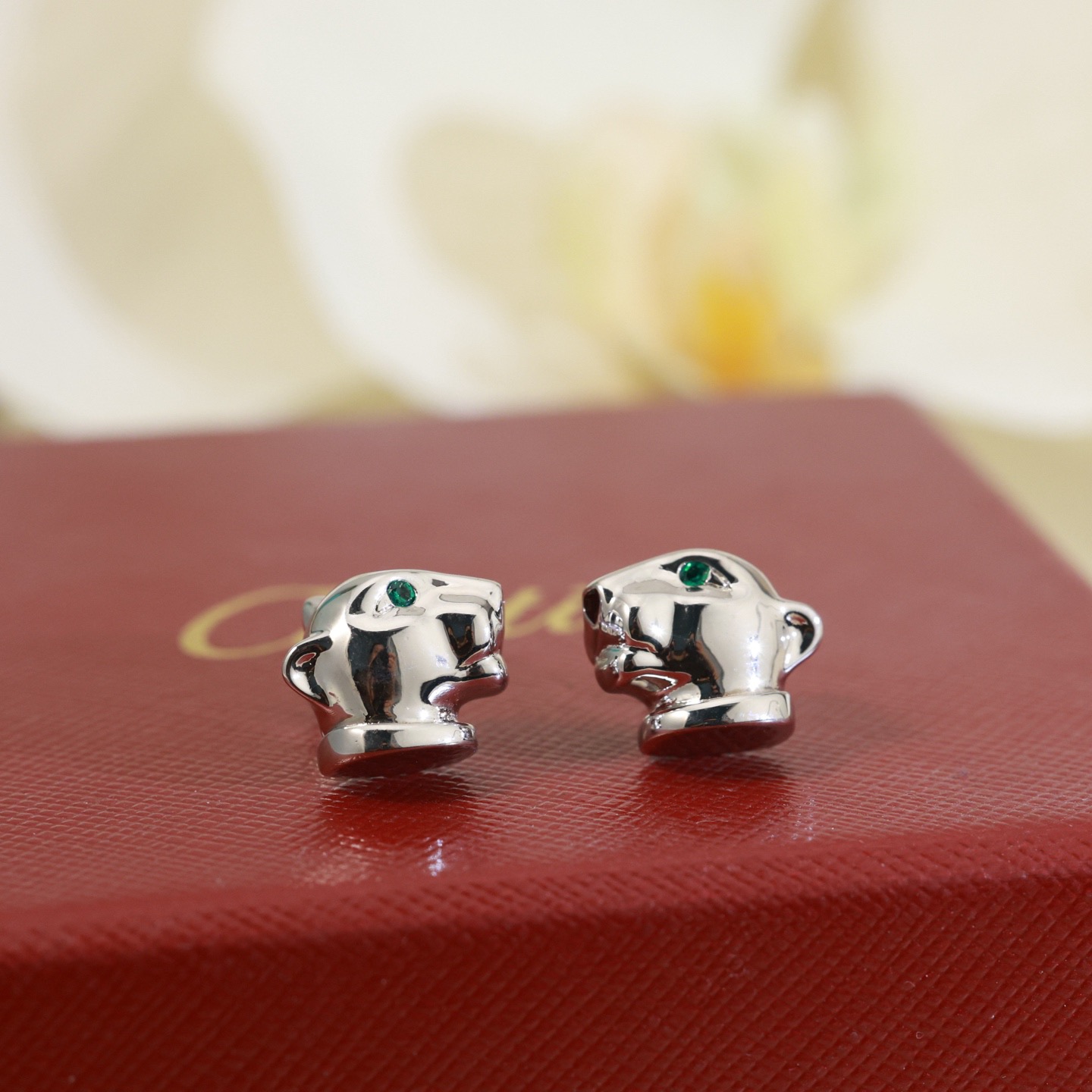 Cartier 奢华 卡地亚 豹子耳钉 卡地亚耳钉无钻版本 款 925纯银针 同亚金材质 镶钻奢华耳吊 女神 显脸瘦