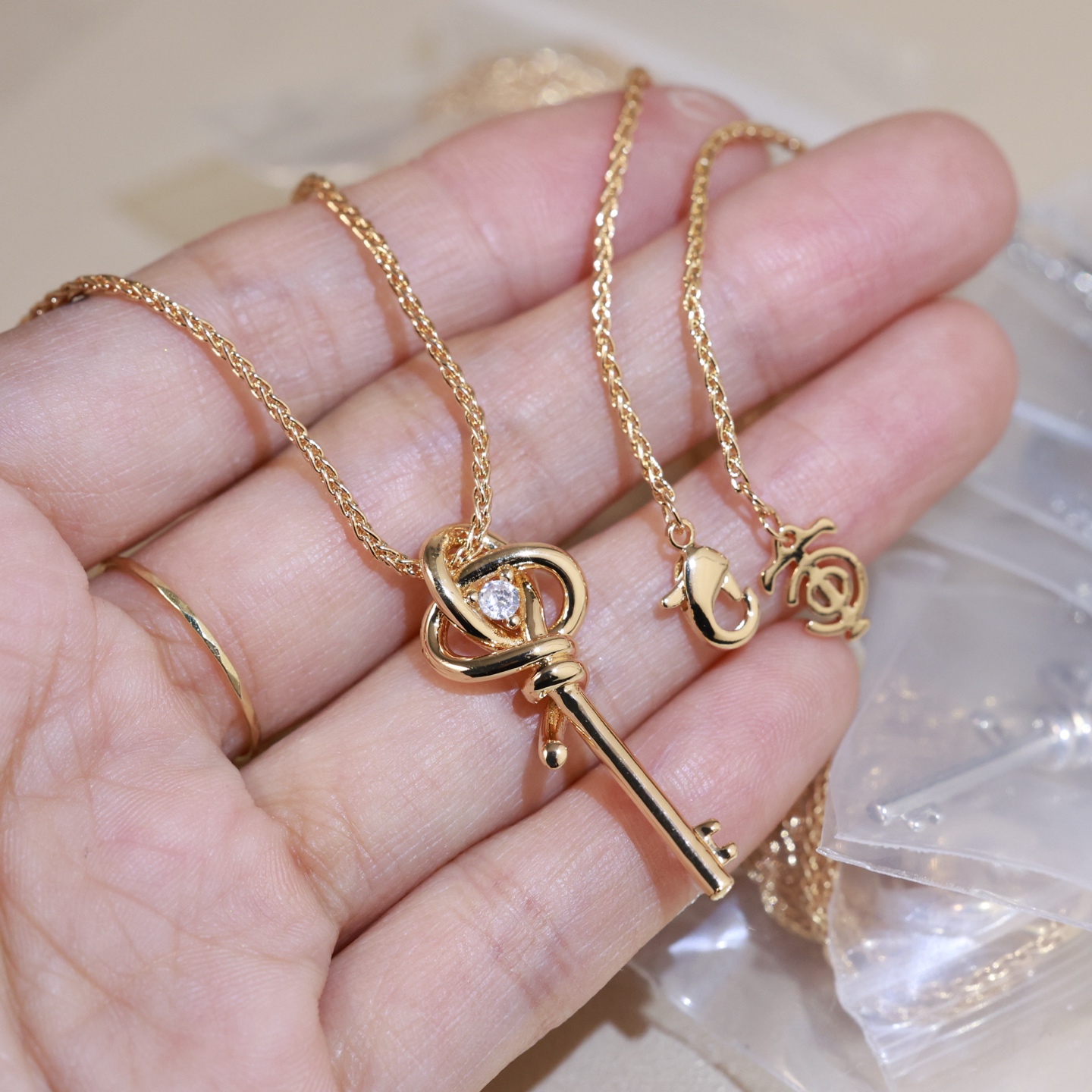 Tiffany & Co. 新款Woven Keys系列钥匙 蒂芙尼 钥匙项链 亚金材质 精工版本 带logo
