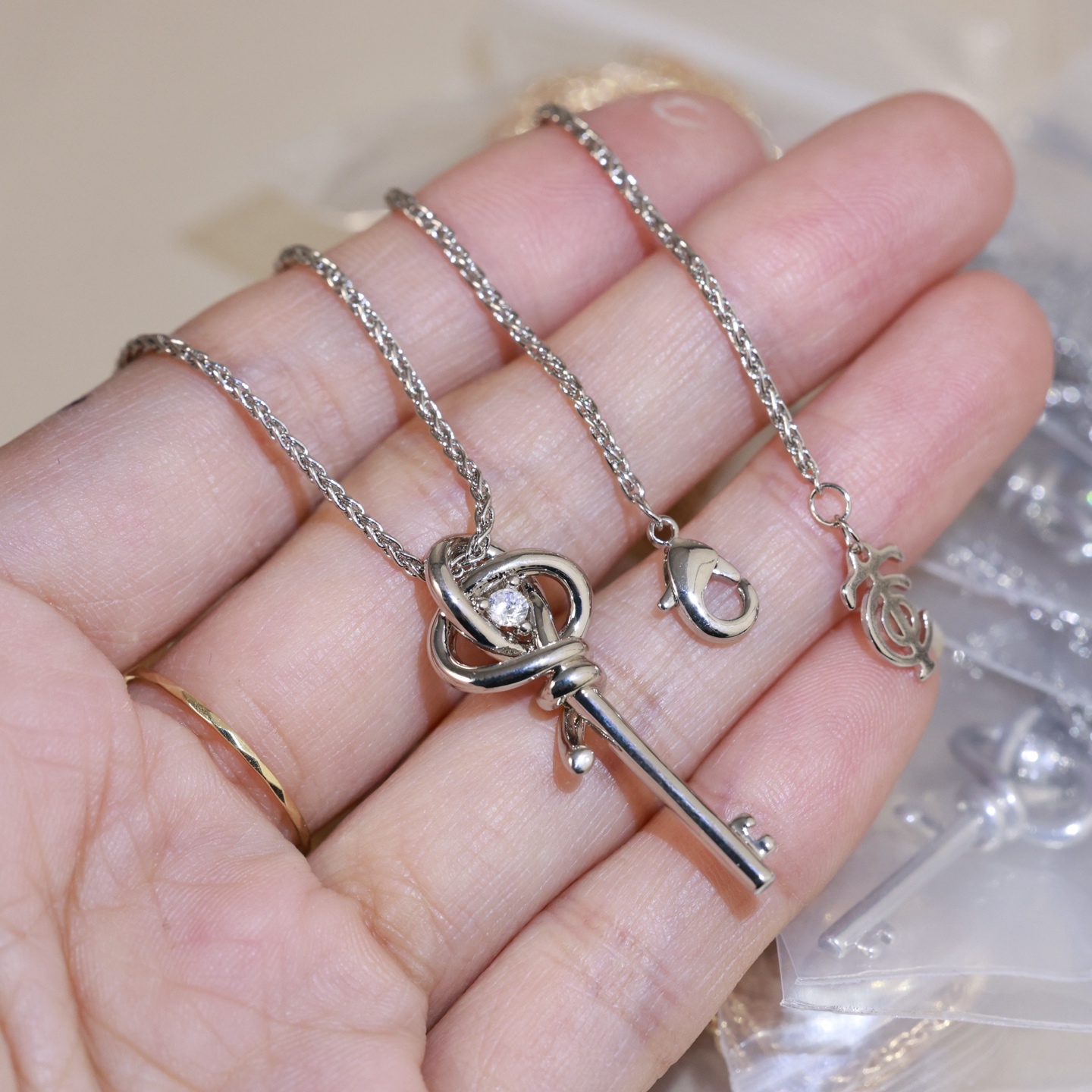 Tiffany & Co. 新款Woven Keys系列钥匙 蒂芙尼 钥匙项链 亚金材质 精工版本 带logo