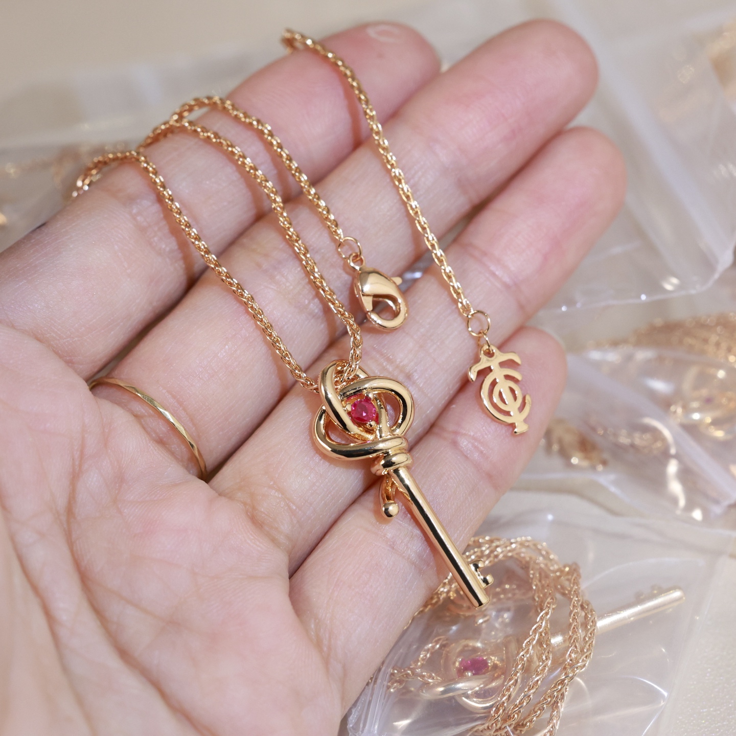 Tiffany & Co. 新款Woven Keys系列钥匙 蒂芙尼 钥匙项链 亚金材质 精工版本 带logo