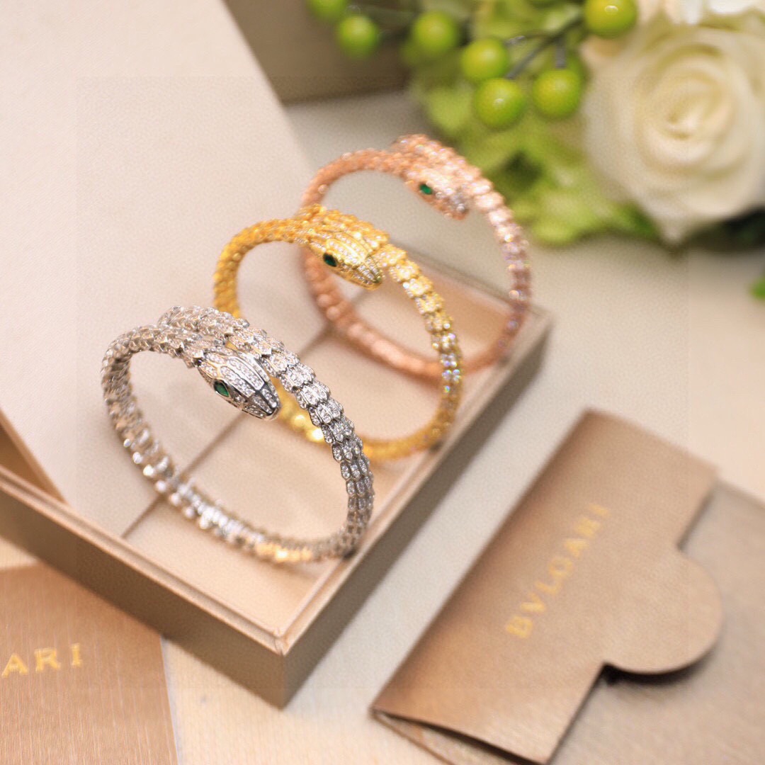 Bvlgari BVLGARI宝格丽蛇手镯 以令人沉醉的绝妙设计捕捉Serpenti手镯的魅力、诱惑和迷人的性感