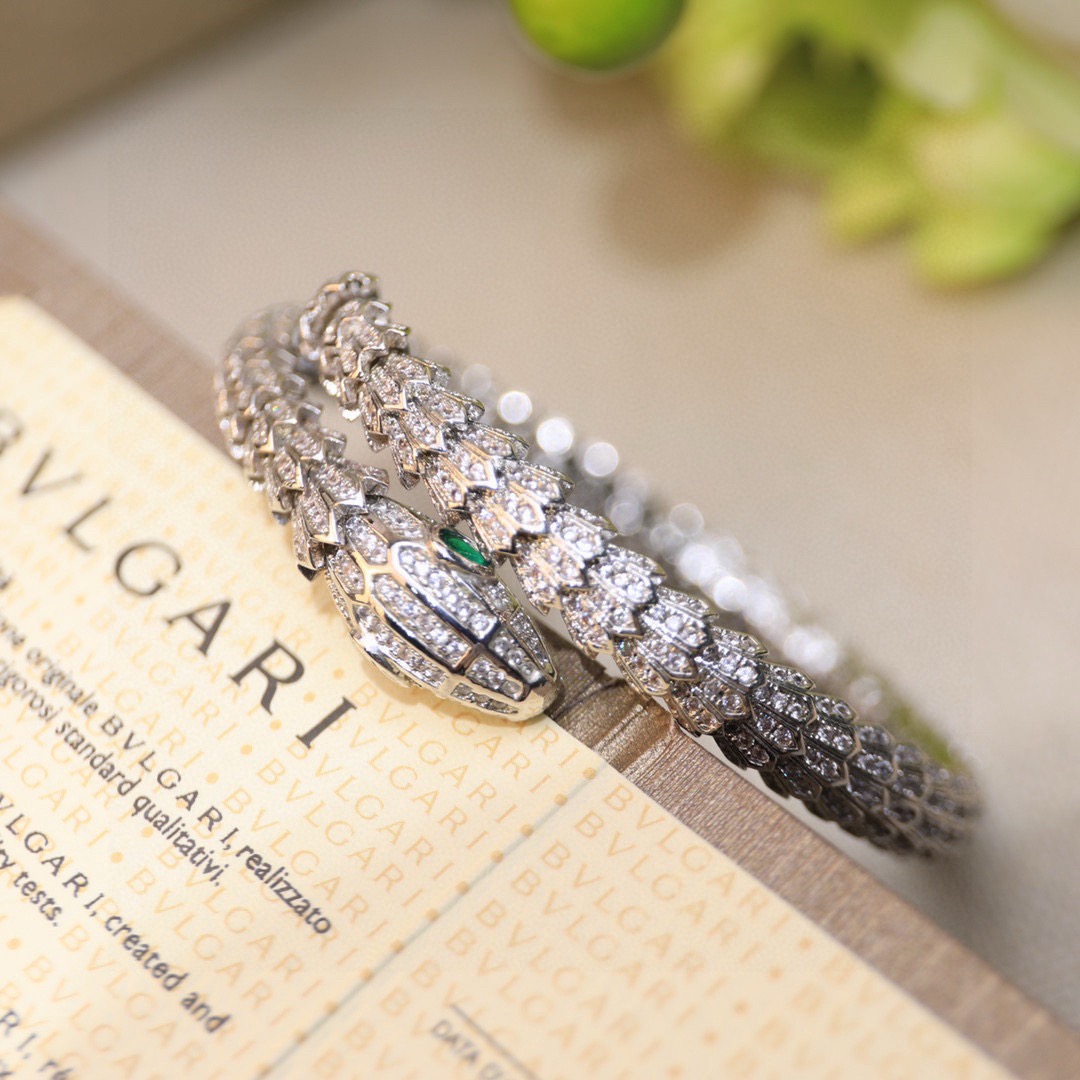 Bvlgari BVLGARI宝格丽蛇手镯 以令人沉醉的绝妙设计捕捉Serpenti手镯的魅力、诱惑和迷人的性感