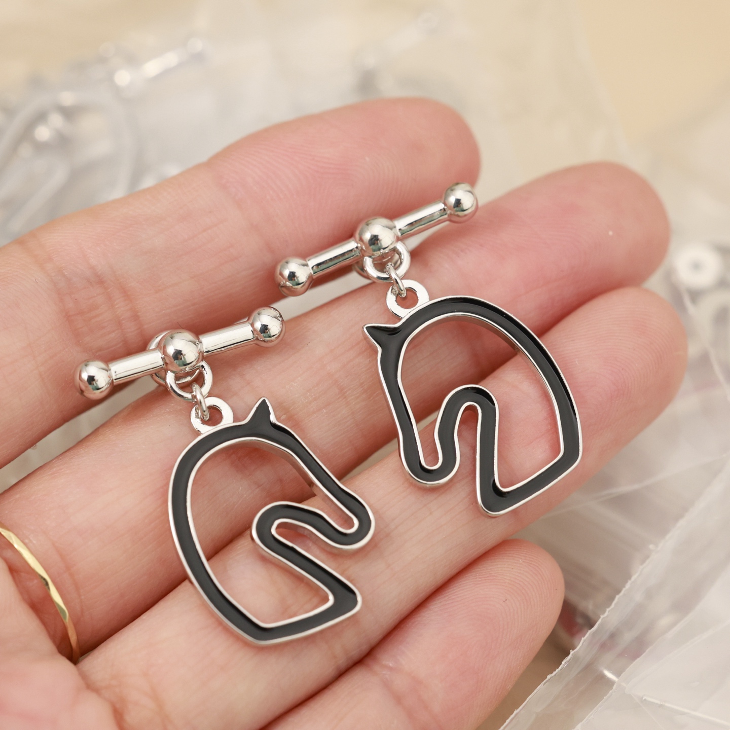 Hermès 精工版本 爱马仕耳钉 马头耳钉 银针 亚金材质
