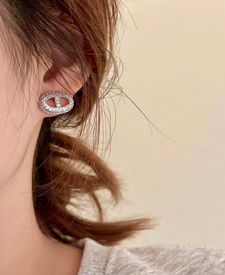 Hermès 精工版本 满钻猪鼻子耳钉 爱马仕火猪鼻子耳钉 潮爆大街 hin s925银针+亚金材质 细腻打磨