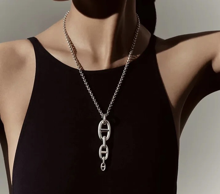 Hermès 精工版本 Hermes##爱马仕# Farandole光金猪鼻子项链 人生是一面镜子