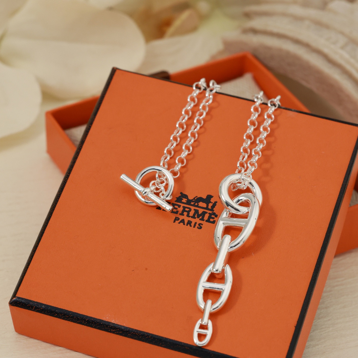 Hermès 精工版本 Hermes##爱马仕# Farandole光金猪鼻子项链 人生是一面镜子