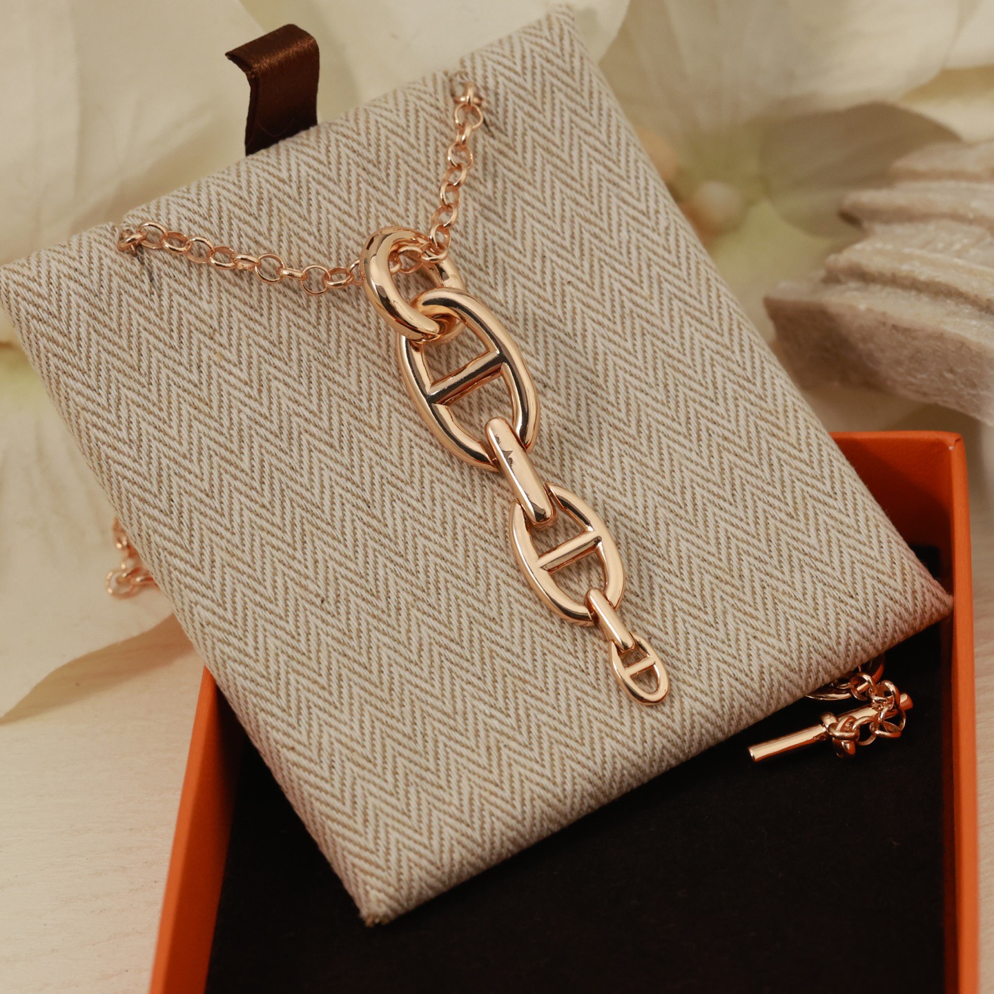 Hermès 精工版本 Hermes##爱马仕# Farandole光金猪鼻子项链 人生是一面镜子