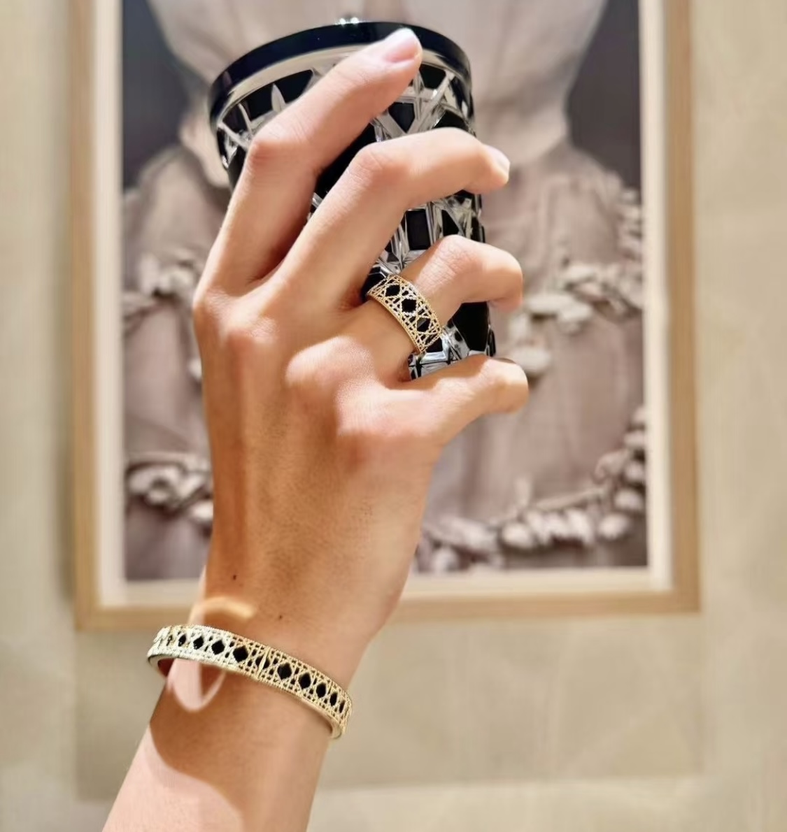 Dior 新款蕾丝手镯 Dior 迪奥手镯 代购级别 铜材质 淑女气质满满 入手绝对不会出错 上手 超nice