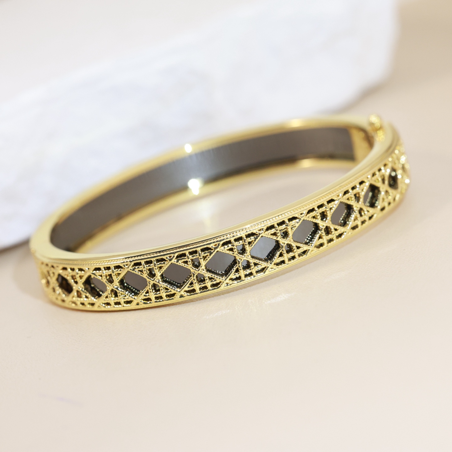 Dior 新款蕾丝手镯 Dior 迪奥手镯 代购级别 铜材质 淑女气质满满 入手绝对不会出错 上手 超nice