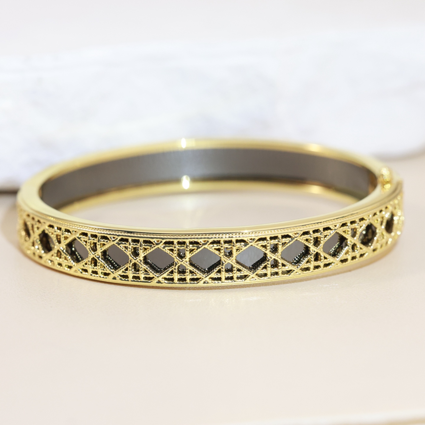 Dior 新款蕾丝手镯 Dior 迪奥手镯 代购级别 铜材质 淑女气质满满 入手绝对不会出错 上手 超nice