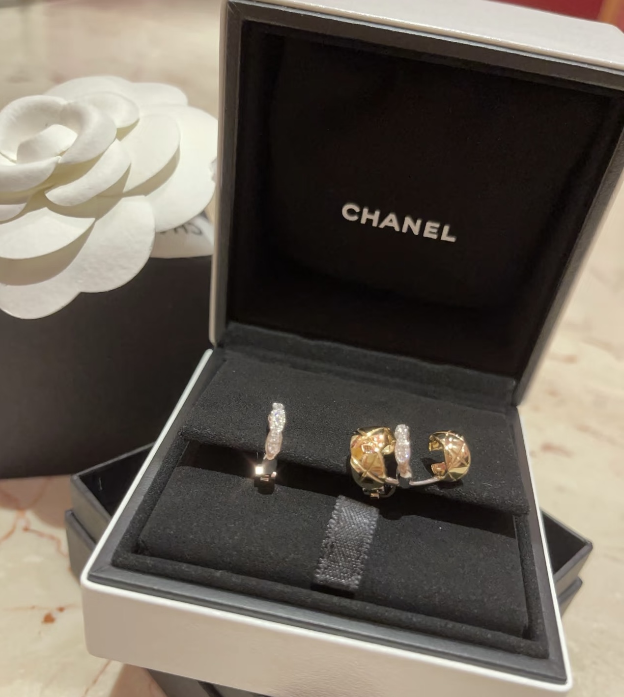 Chanel 精工版本 COCO CRUSH系列耳环菱格纹图案 BEIGE米色18K金 双C小香菱形格 花纹耳环