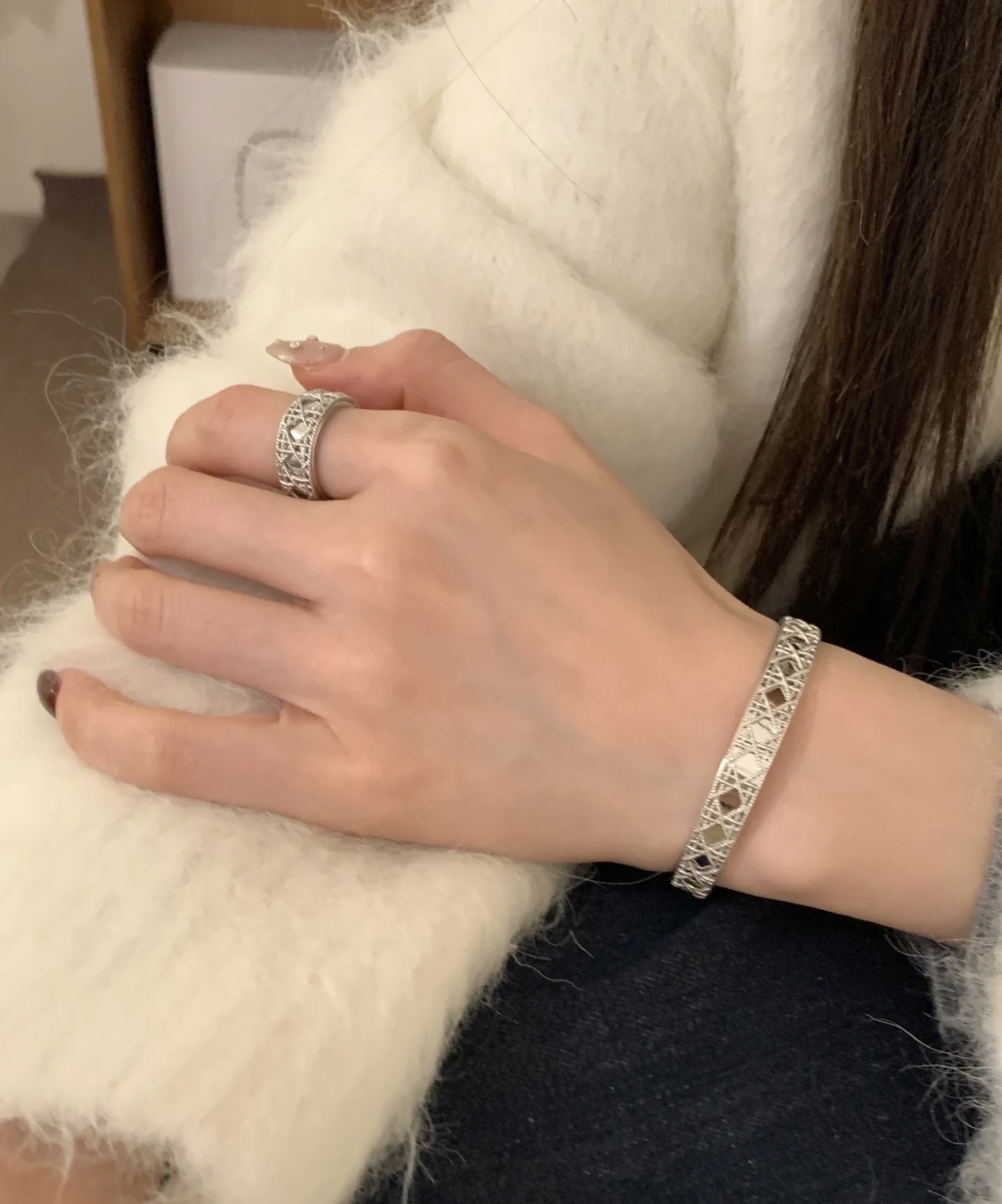 Dior 新款蕾丝手镯 Dior 迪奥手镯 代购级别 铜材质 淑女气质满满 入手绝对不会出错 上手 超nice
