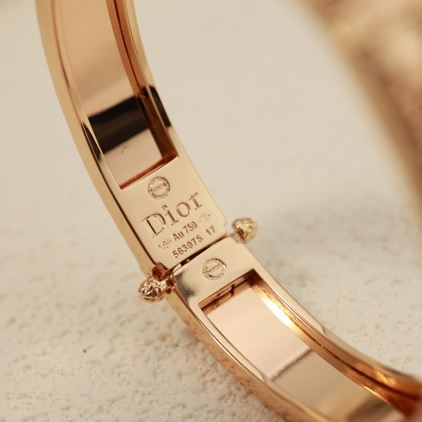 Dior 新款蕾丝手镯 Dior 迪奥手镯 代购级别 铜材质 淑女气质满满 入手绝对不会出错 上手 超nice