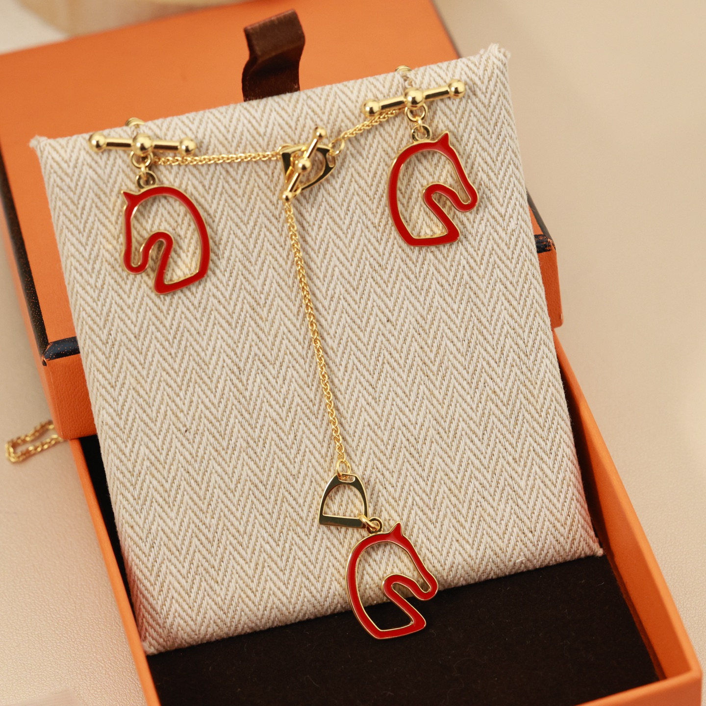 Hermès 精工版本 爱马仕项链 马头项链 亚金材质 ，完美细节 欧美 玫瑰金白金色金色可选 带logo