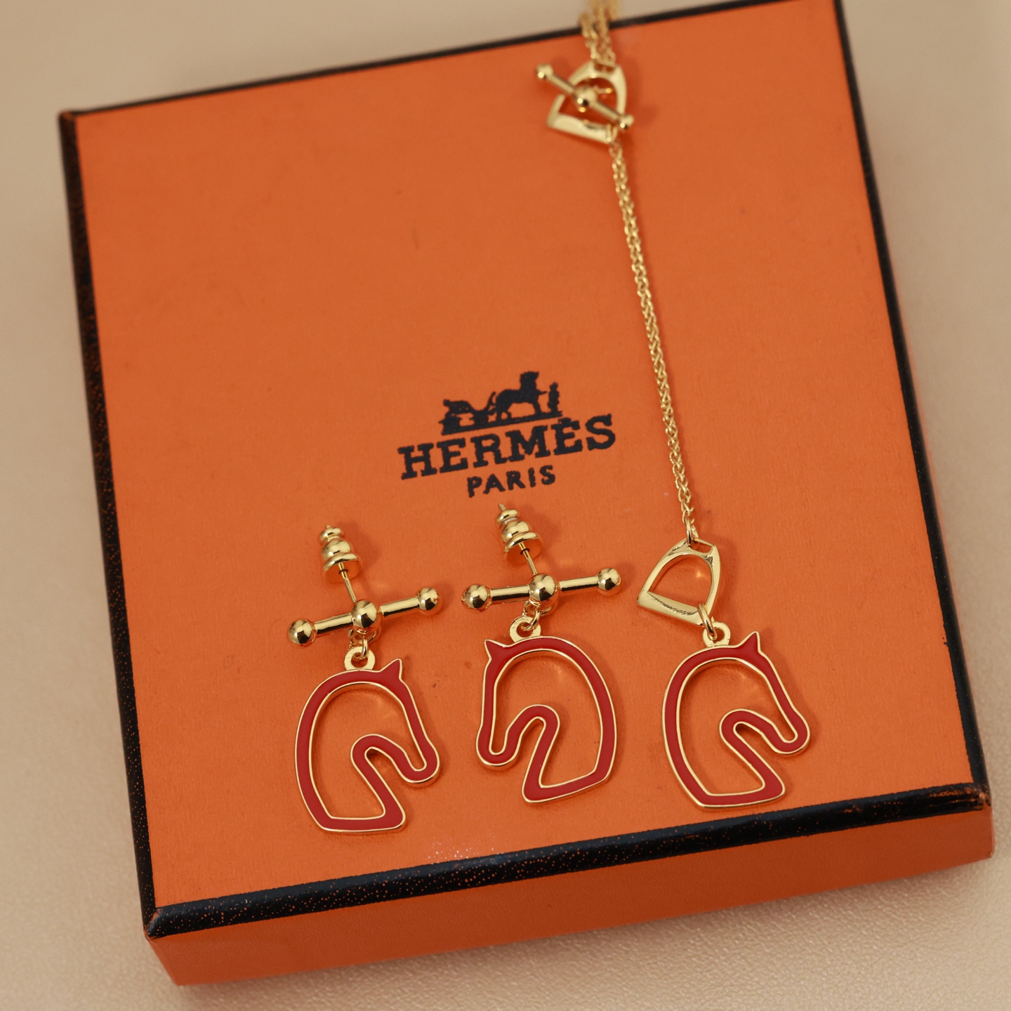 Hermès 精工版本 爱马仕项链 马头项链 亚金材质 ，完美细节 欧美 玫瑰金白金色金色可选 带logo